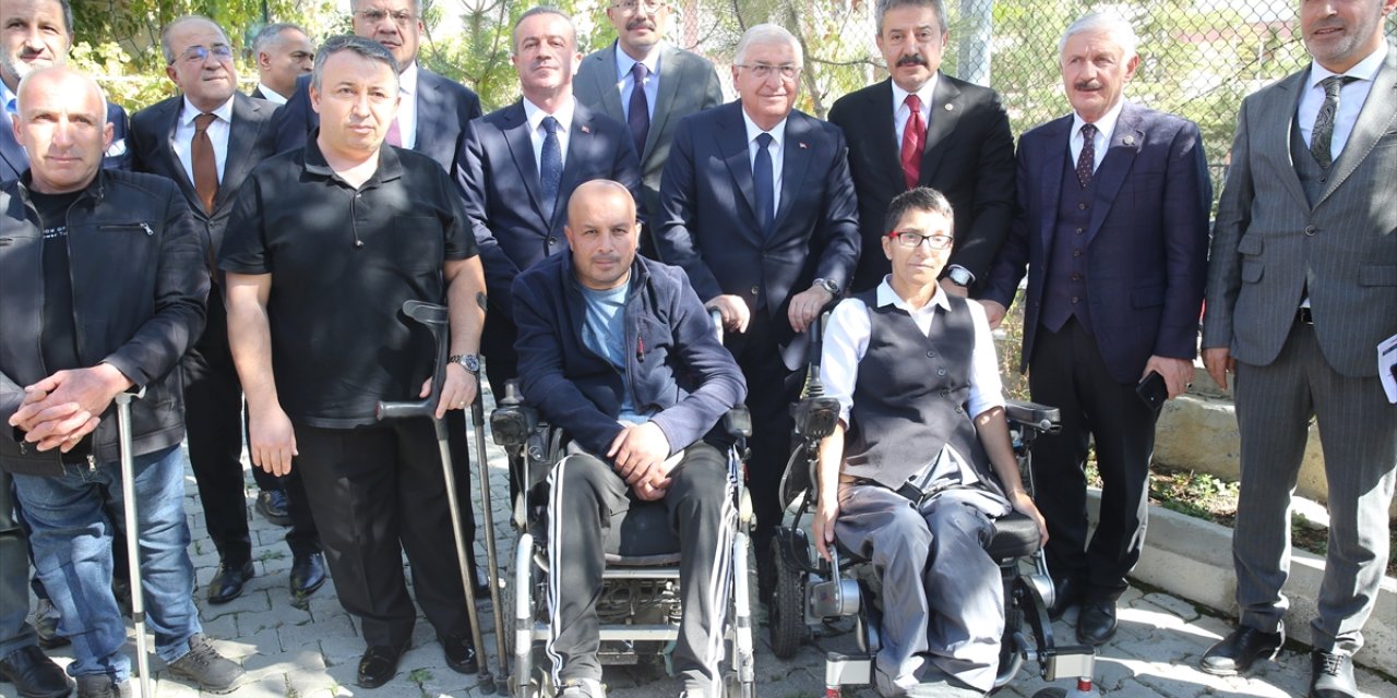 Milli Savunma Bakanı Güler, Hakkari'de ziyaretlerde bulundu