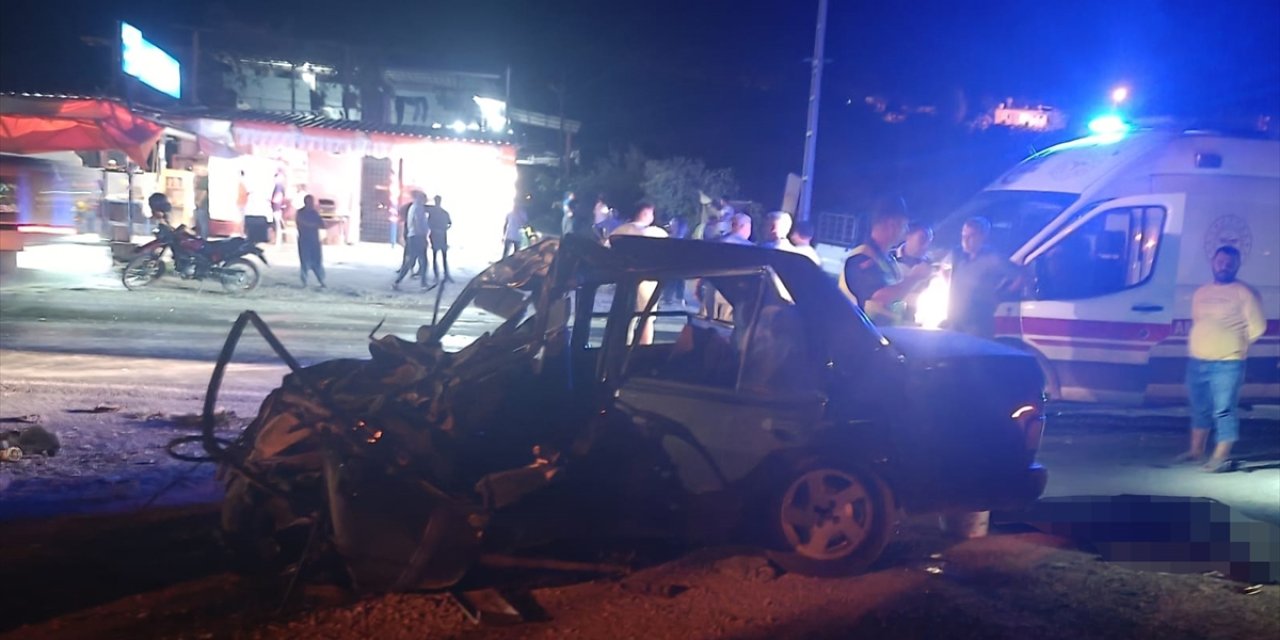 Mersin'deki trafik kazasında 2 kişi öldü, 1 kişi yaralandı