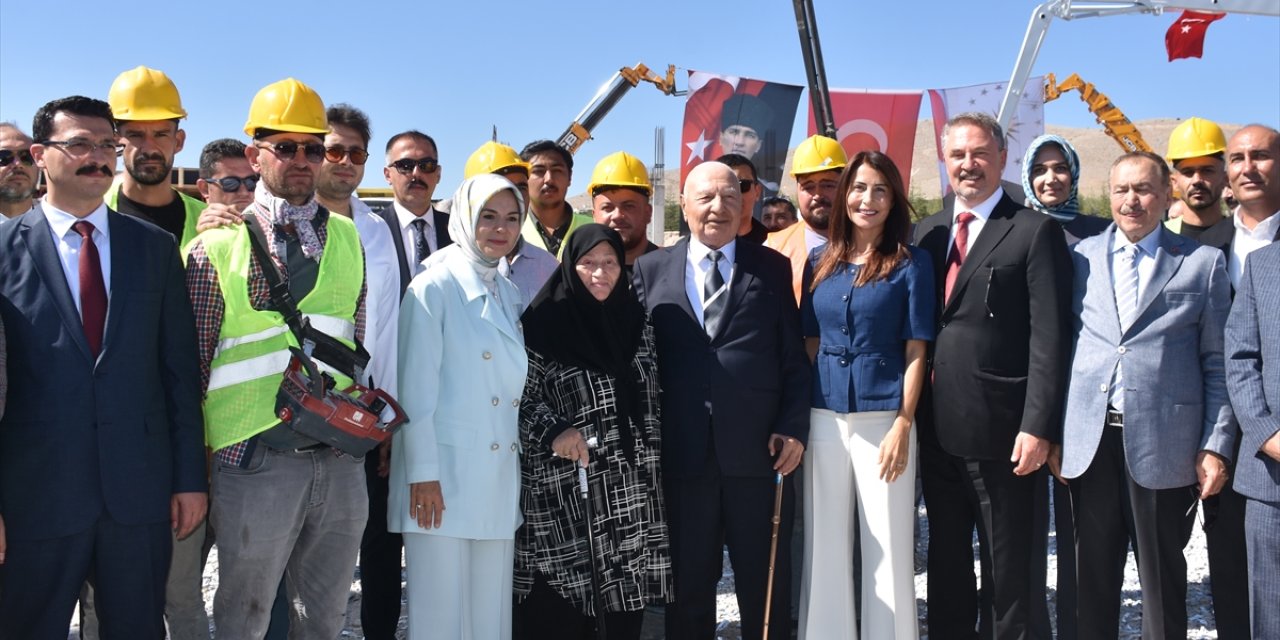 Aile ve Sosyal Hizmetler Bakanı Göktaş, Çocuk Evleri Sitesi'nin temel atma töreninde konuştu: