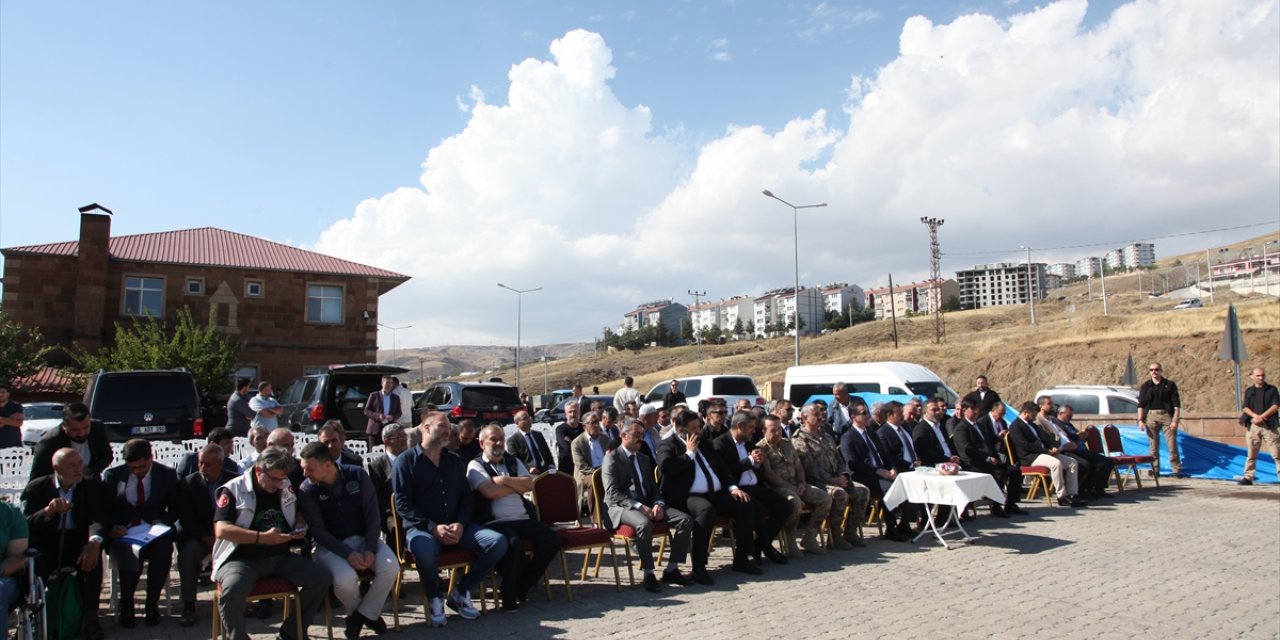 Bitlis'te 50 engelliye akülü araç teslim edildi