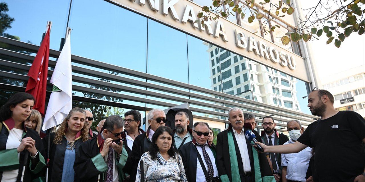 Görme engelli avukatlardan Ankara Barosu'nun "kitap tarama" faaliyetini sonlandırmasına tepki