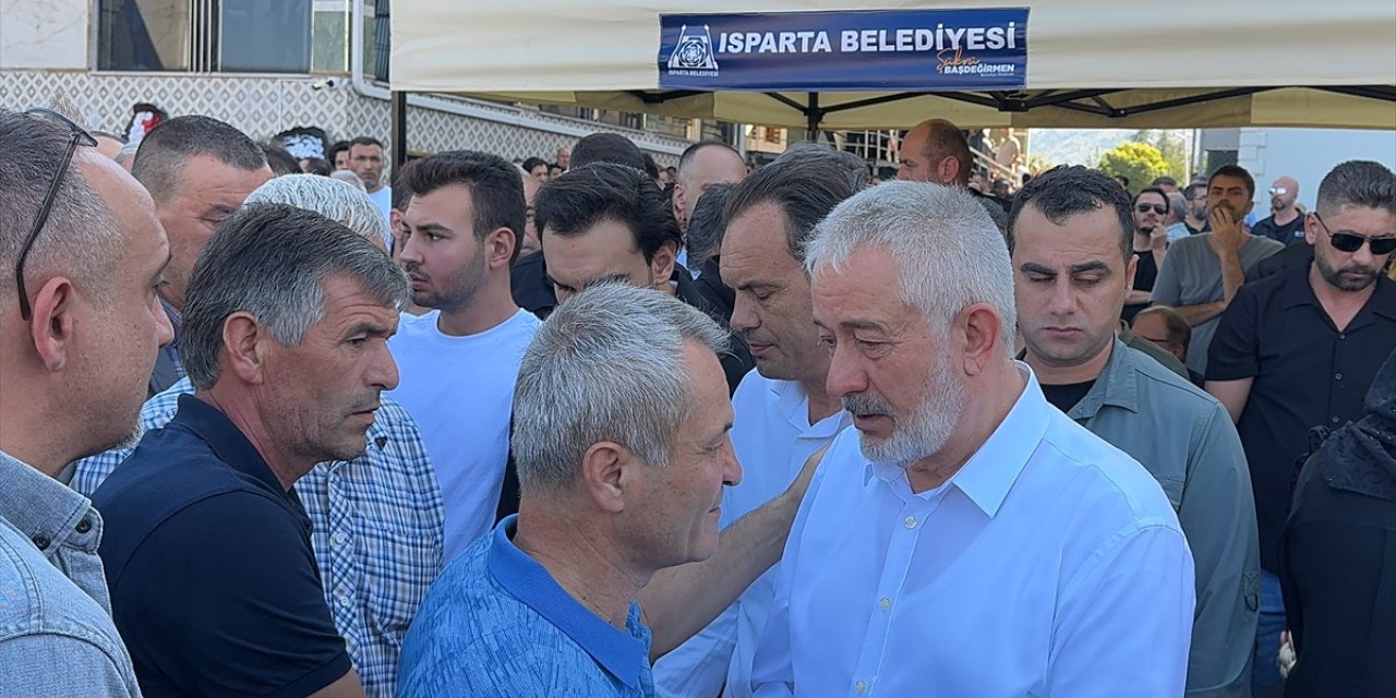 Isparta Belediye Başkanı Başdeğirmen'in attan düşerek hayatını kaybeden kızı toprağa verildi