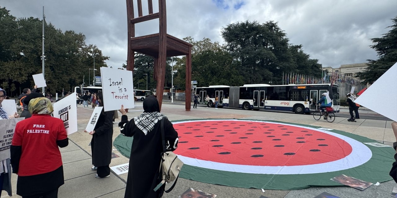 İsrail'in Gazze'deki saldırıları, Türk ve İsviçreli vatandaşlarca BM önünde protesto edildi