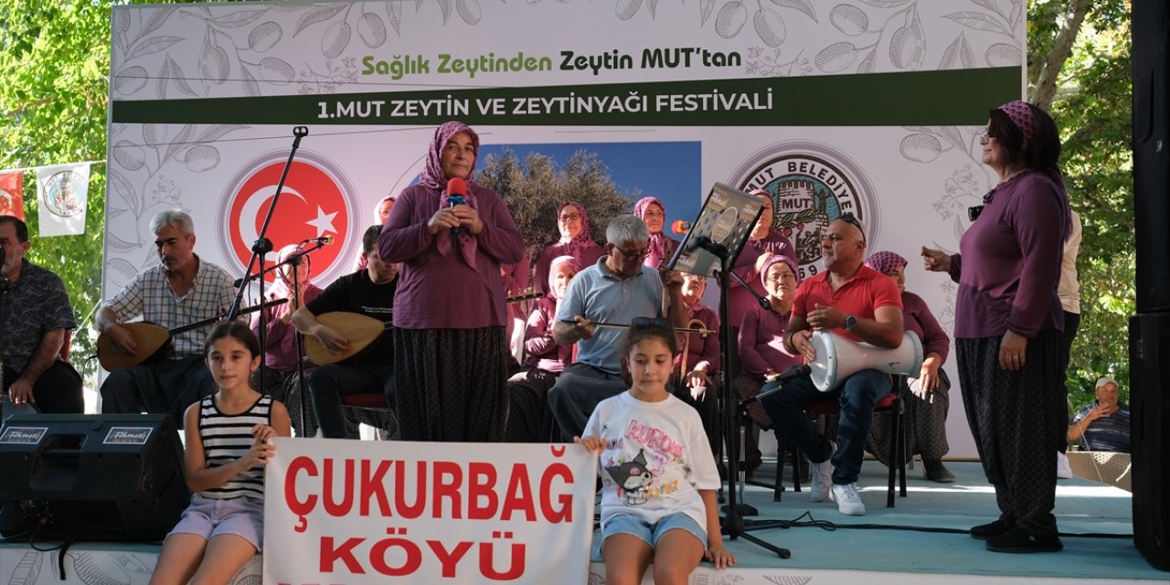 Mut Zeytin ve Zeytinyağı Festivali'nde "şalvarlı kadınlar korosu" sahne aldı