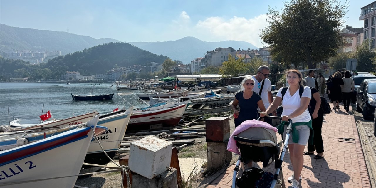 Amasra'da hafta sonu ziyaretçi yoğunluğu yaşanıyor