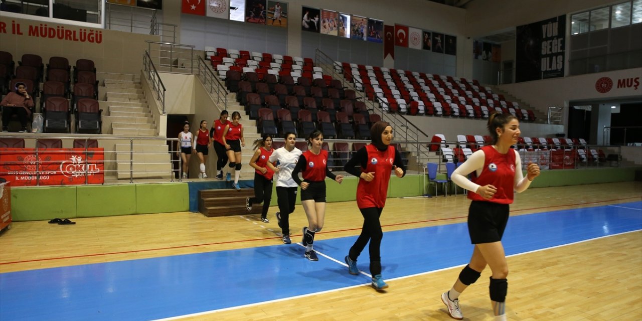 Voleybolda 2. Lig hedefine ulaşan Muşlu kızlar, yeni şampiyonluk peşinde