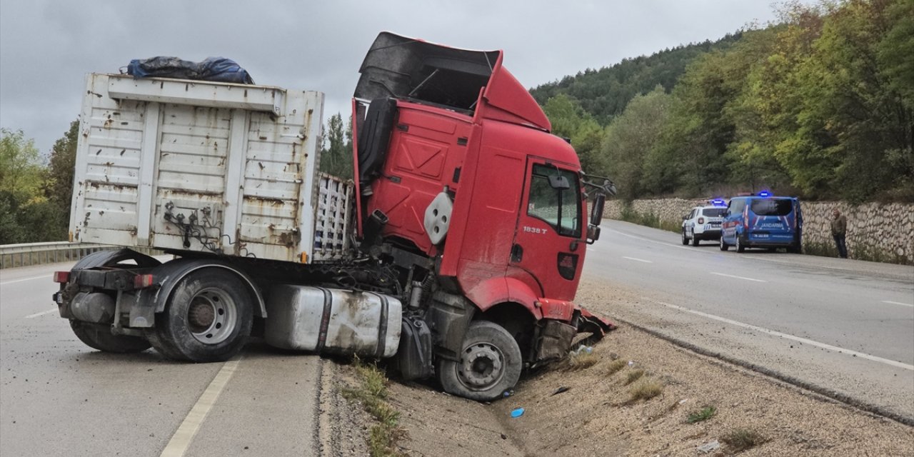 Karabük'teki üç trafik kazasında 3 kişi yaralandı