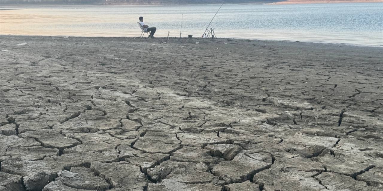 Bolu'daki Gölköy Baraj Gölü'nün bazı bölümlerinde su 35 metre çekildi