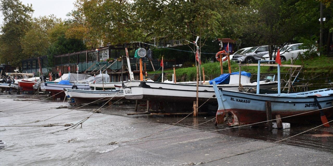 Akçakoca'da balıkçılar olumsuz hava koşulları nedeniyle denize açılamadı