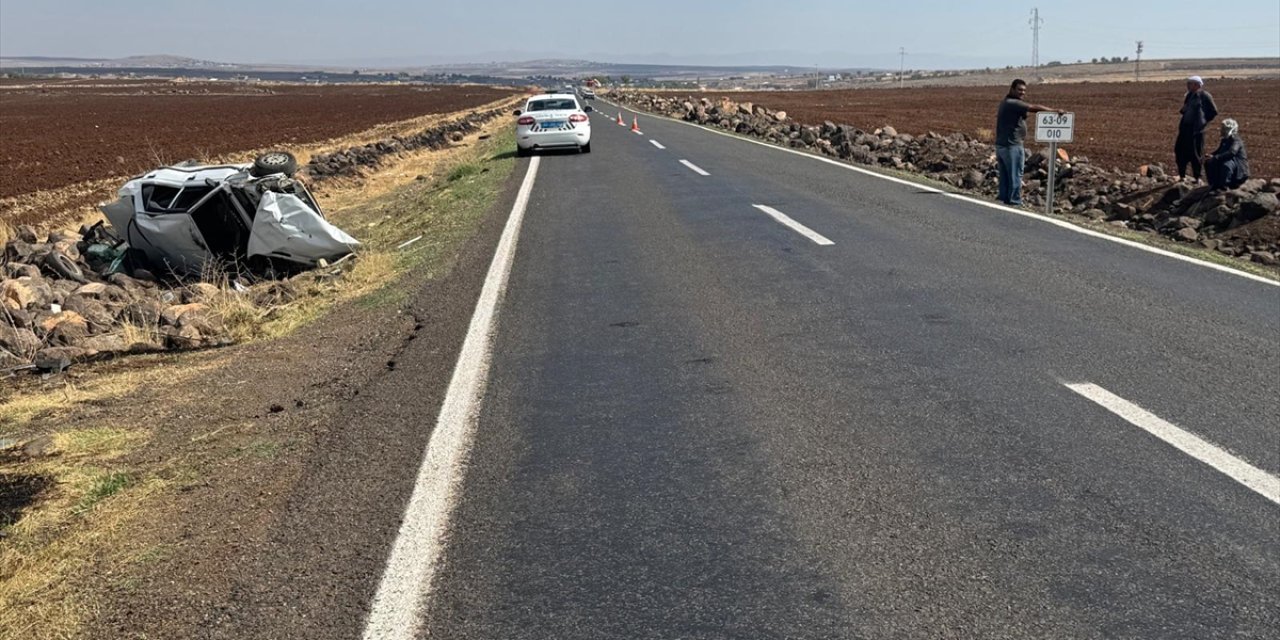 Şanlıurfa'da devrilen otomobildeki 5 kişi yaralandı