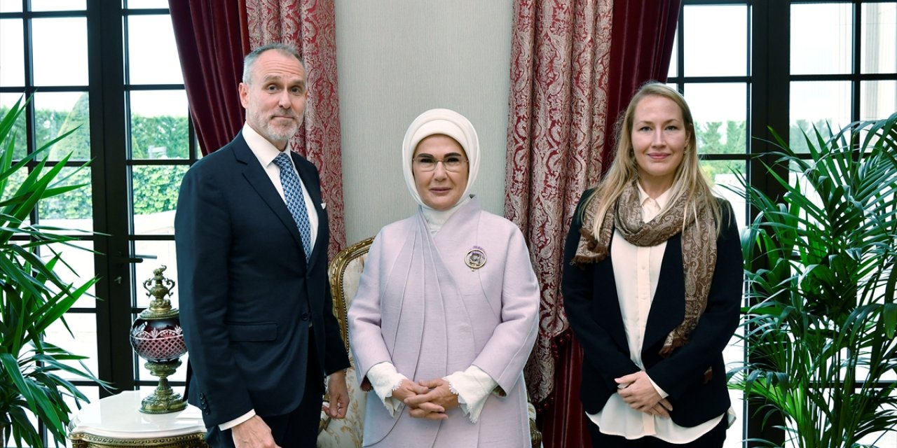 Emine Erdoğan, CMI Martti Ahtisaari Barış Vakfı temsilcilerini kabul etti