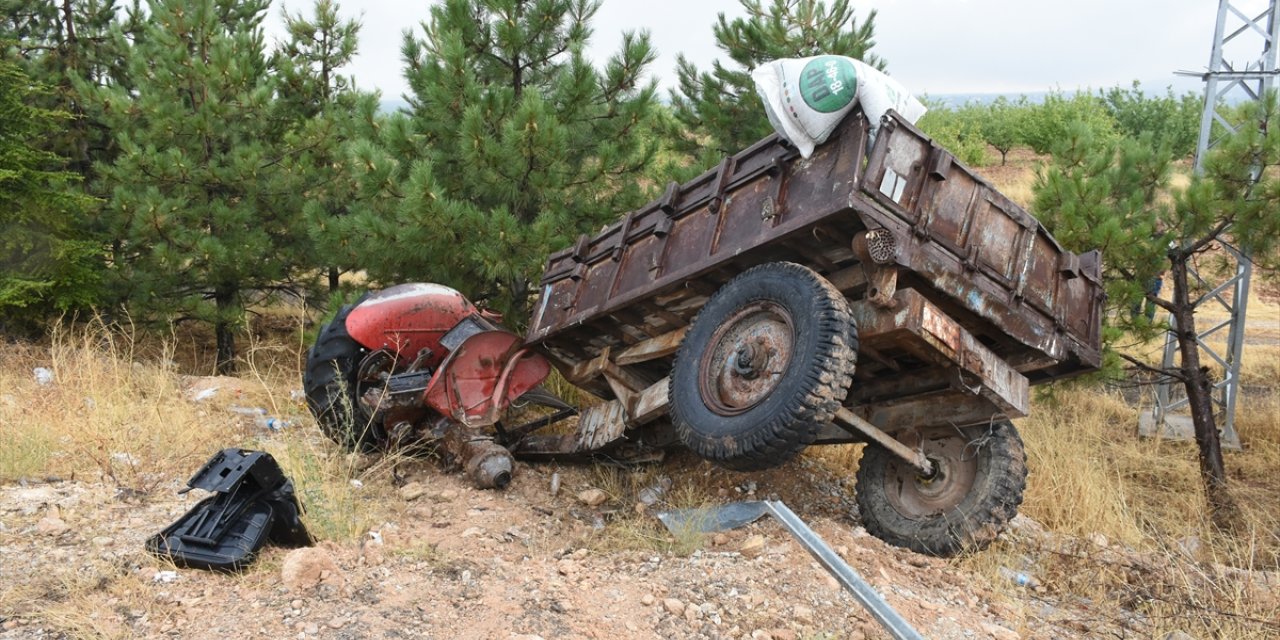 Malatya'da yolcu otobüsüyle traktörün çarpışması sonucu 1 kişi öldü, 1 kişi yaralandı