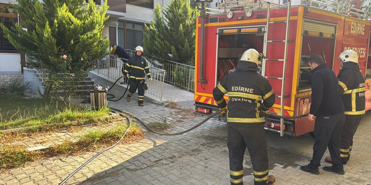 Edirne'de bir evin deposunda çıkan yangın söndürüldü