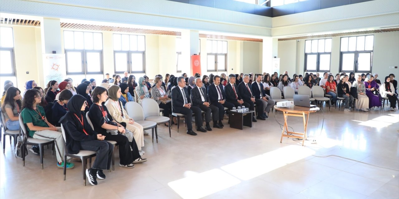 Bitlis'te "Maziden Atiye Ahlat" öğrenci programı başladı