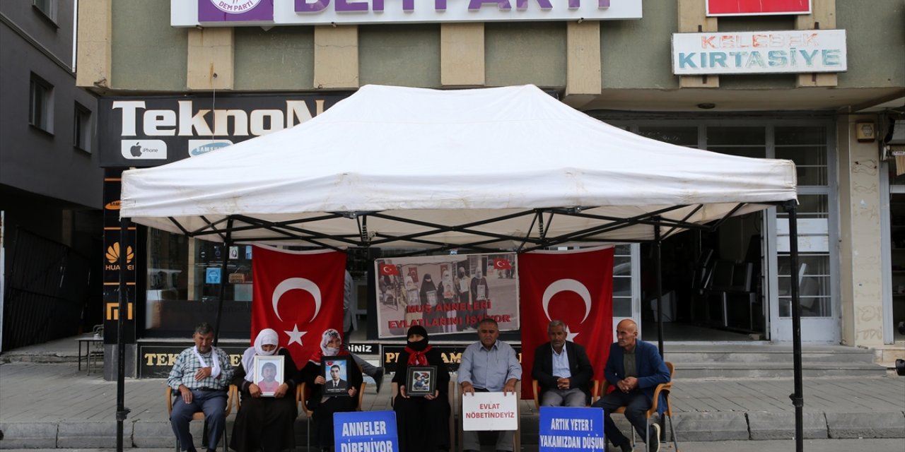 Muş'ta DEM Parti binası önünde eylem yapan aile sayısı 47'ye yükseldi