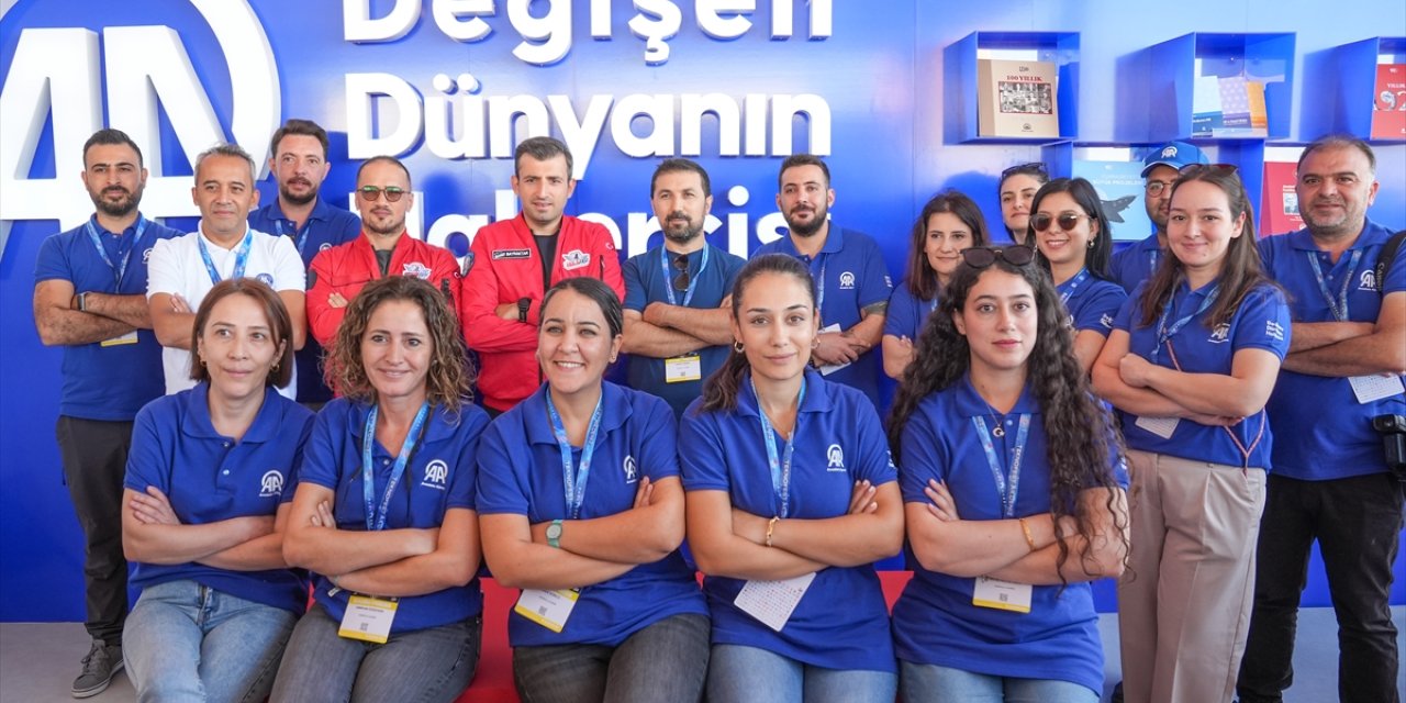 TEKNOFEST Yönetim Kurulu Başkanı Bayraktar, AA standını ziyaret etti