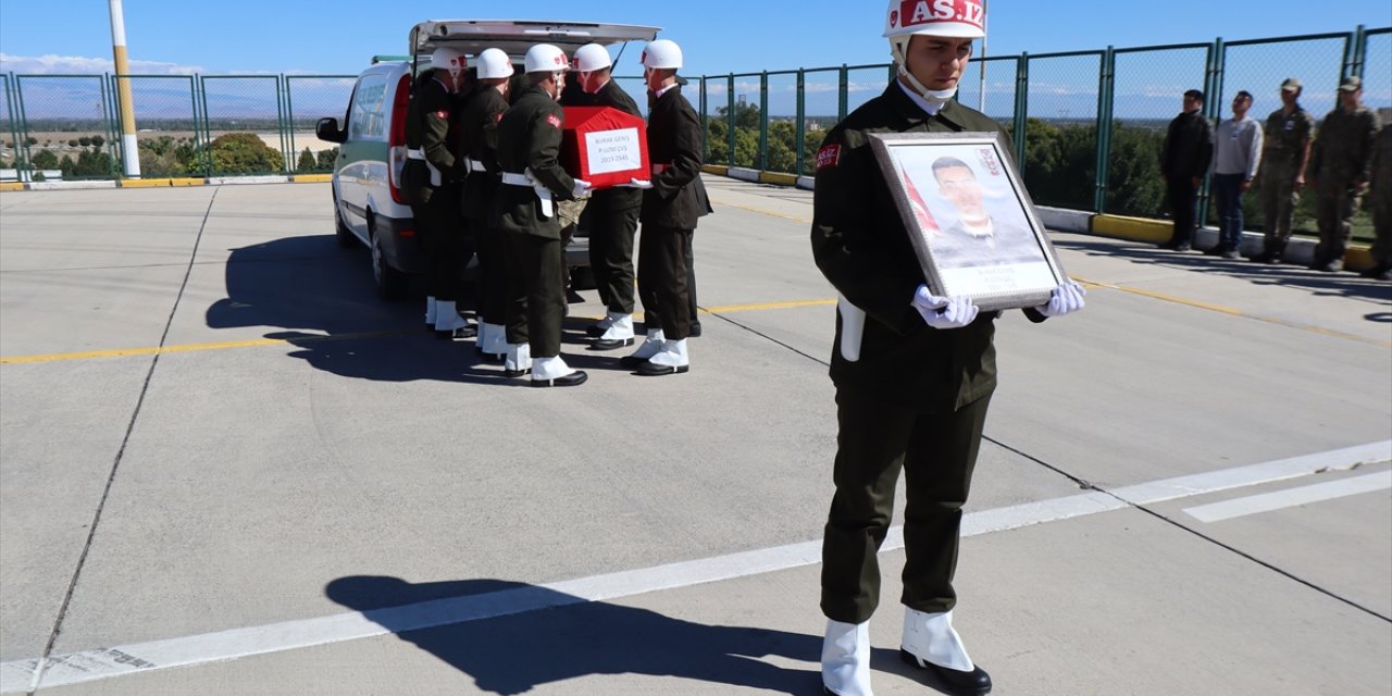 Ağrı'da şehit olan Piyade Uzman Çavuş Burak Geniş'in naaşı memleketine uğurlandı