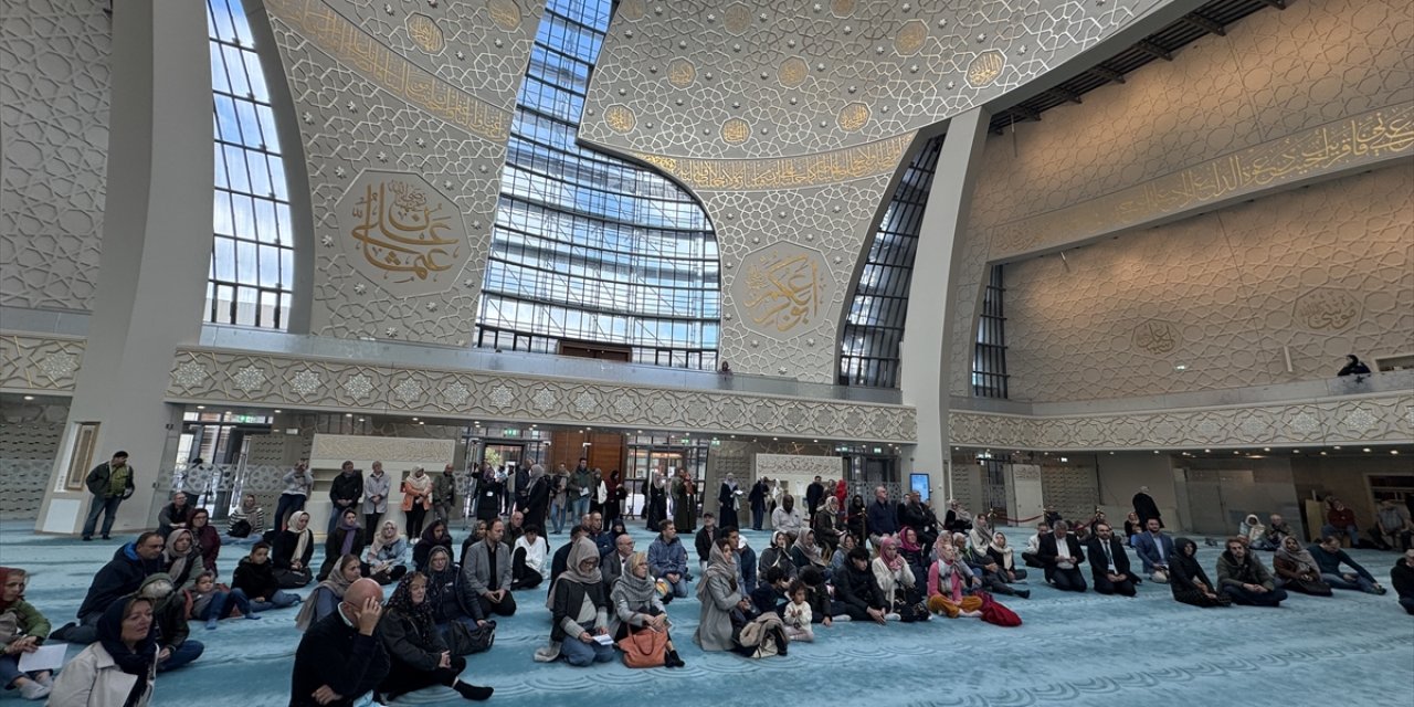 Almanya'daki camilerde "Açık Cami Günü" etkinliği düzenlendi