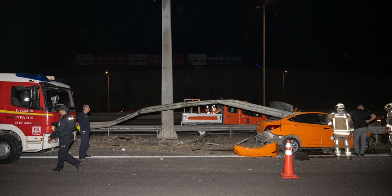 Ankara'da bariyere çarpan taksinin şoförü öldü