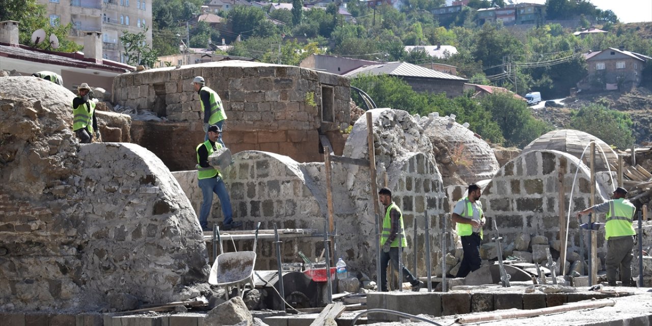 Bitlis'teki tarihi han, hamam ve caminin restorasyonu sürüyor