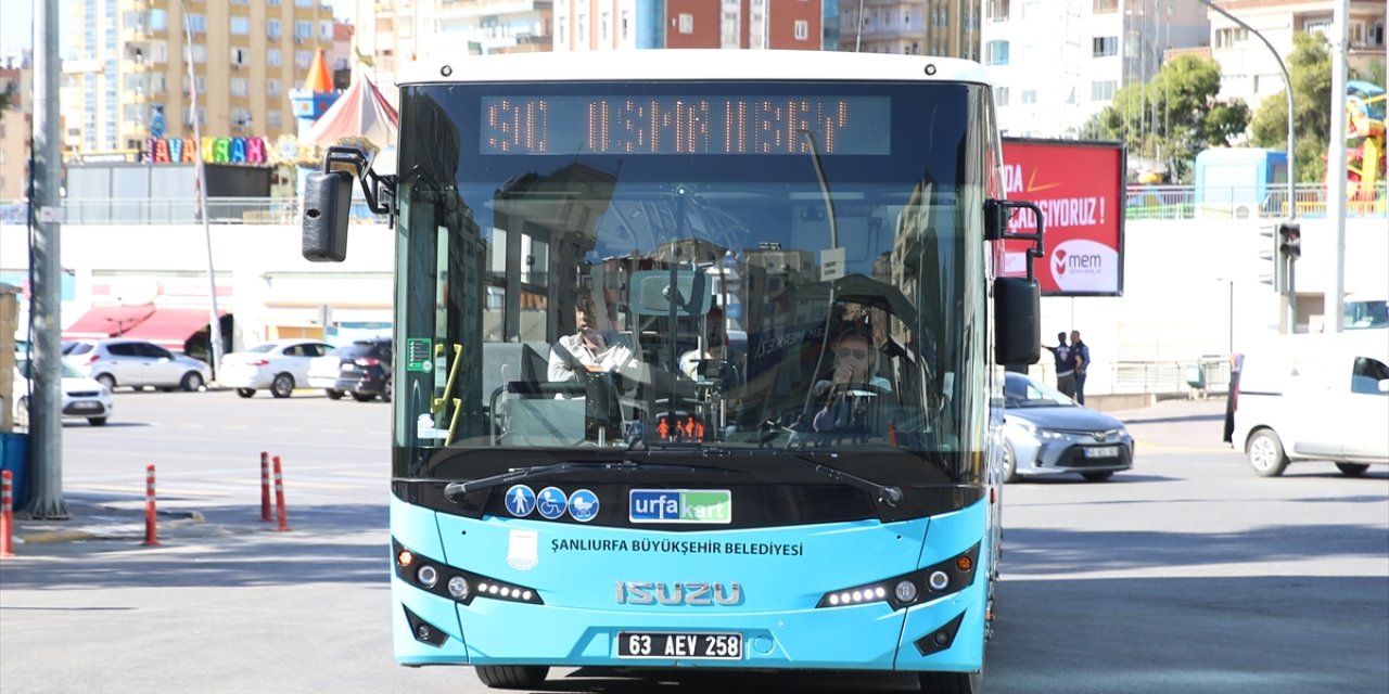 Şanlıurfa'nın ilk kadın belediye otobüsü şoförü direksiyon başında