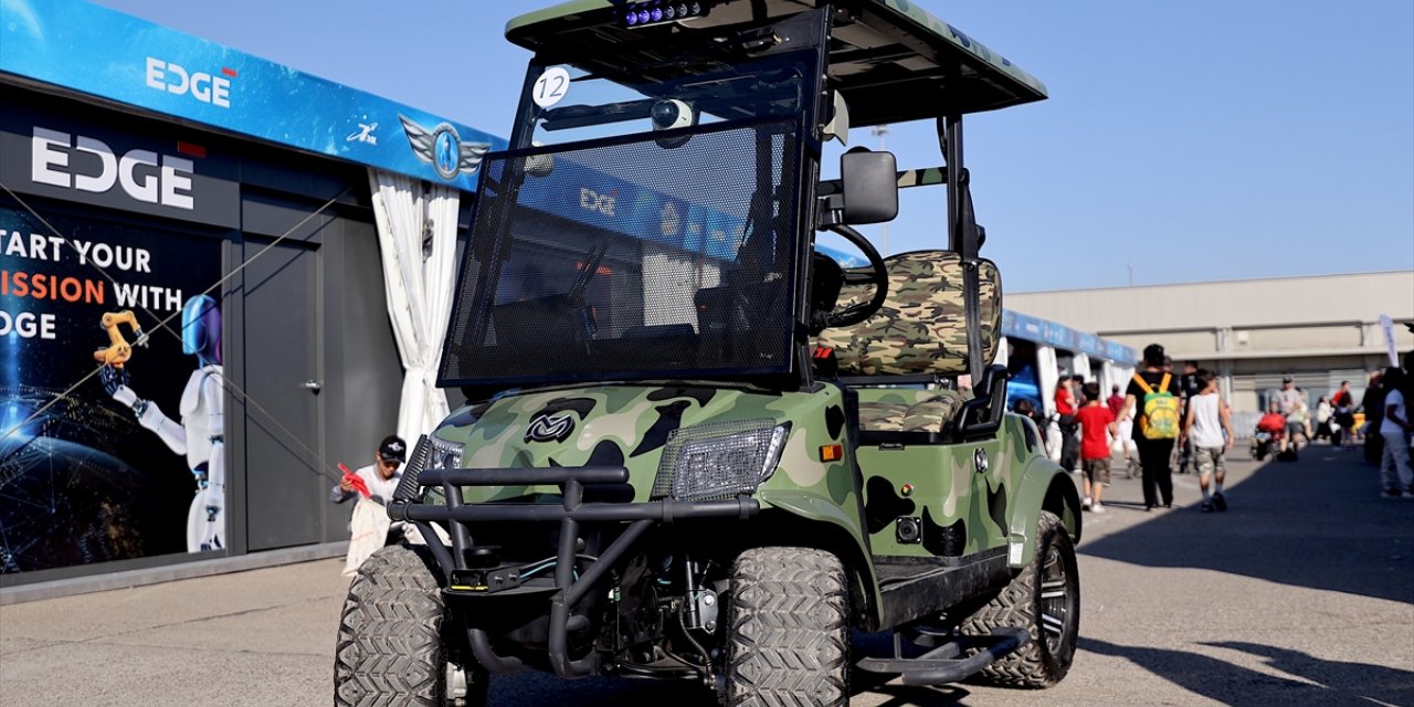 Yapay zeka destekli golf aracı TEKNOFEST Adana'da boy gösteriyor