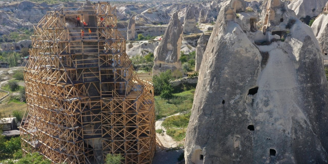 Kapadokya'da zamana direnen peribacaları restorasyonla geleceğe taşınıyor