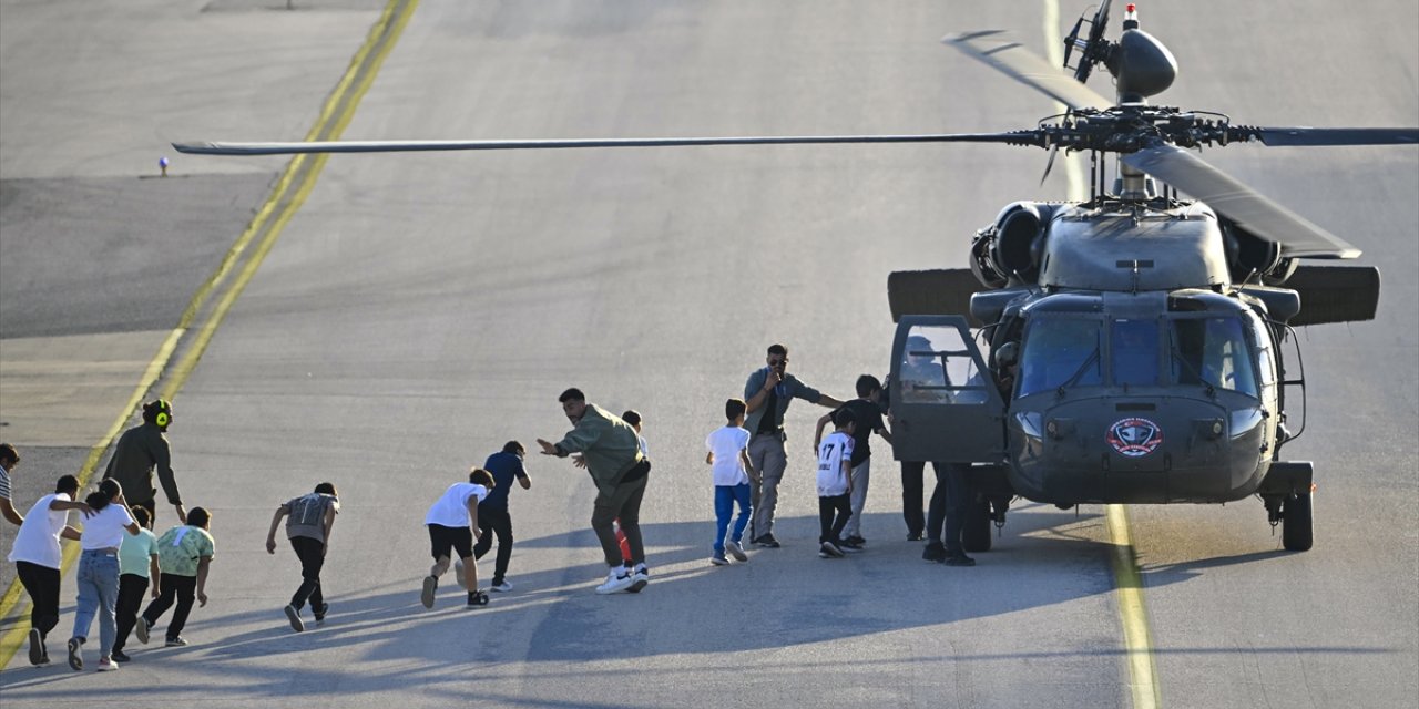 TEKNOFEST Adana'da helikopterle uçuş deneyimi yaşadılar