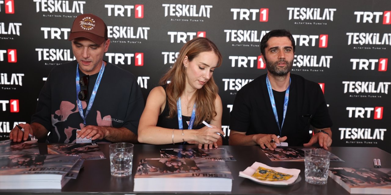 "Teşkilat" dizisinin oyuncuları TEKNOFEST Adana'da ziyaretçilerle buluştu