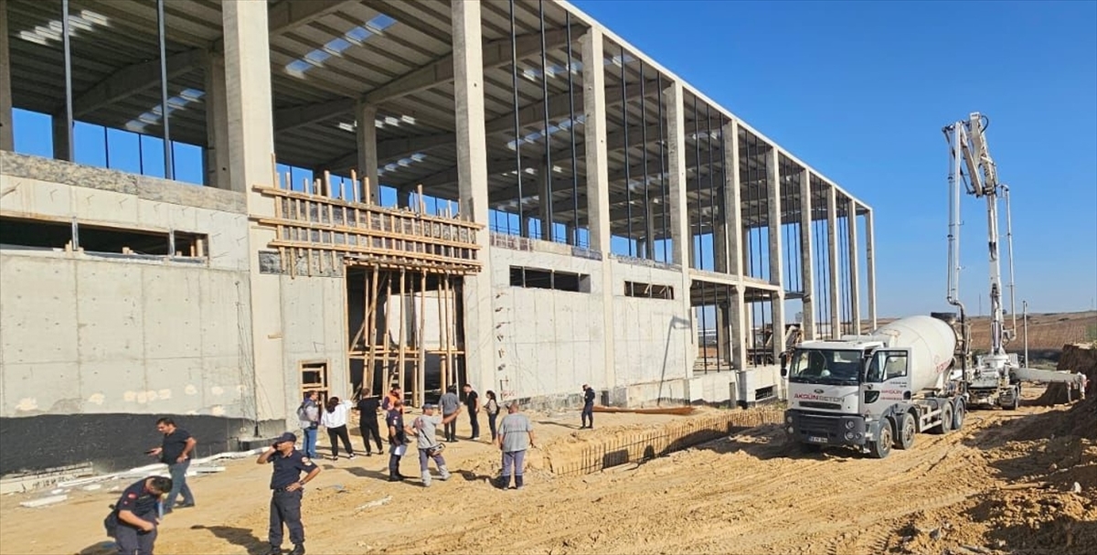 Tekirdağ'da ara katı çöken fabrika inşaatında 1 işçi öldü, 3 işçi yaralandı