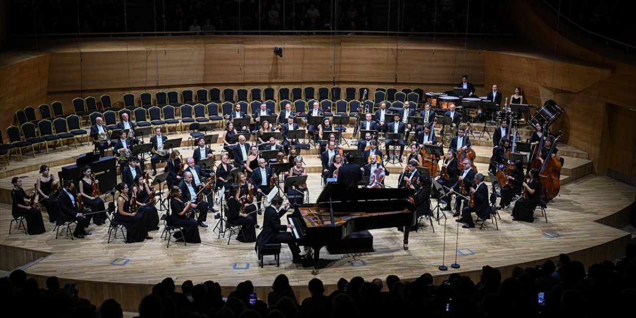 CSO, konser sezonunu Rus piyanist Lugansky ile açtı