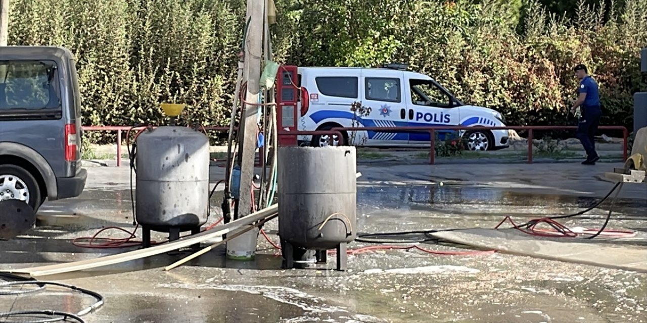 Aydın'da akaryakıt istasyonunda köpük tankı patladı, 3 kişi yaralandı