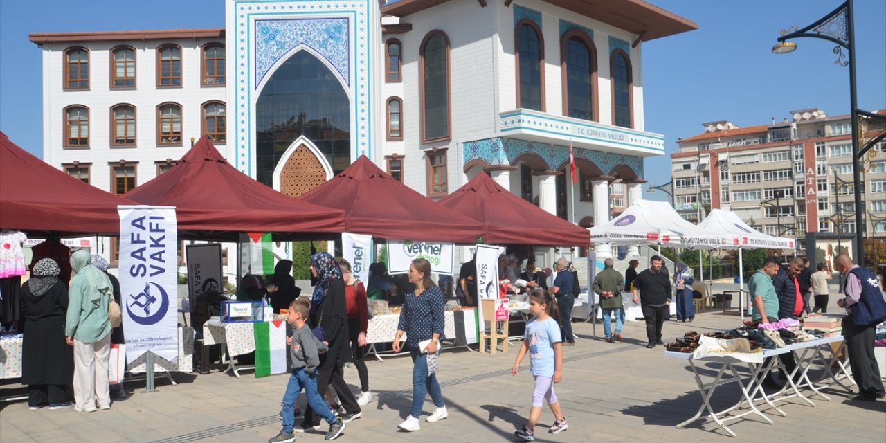 Kütahya'da Gazze'ye yardım için "Hayır Çarşısı" kuruldu