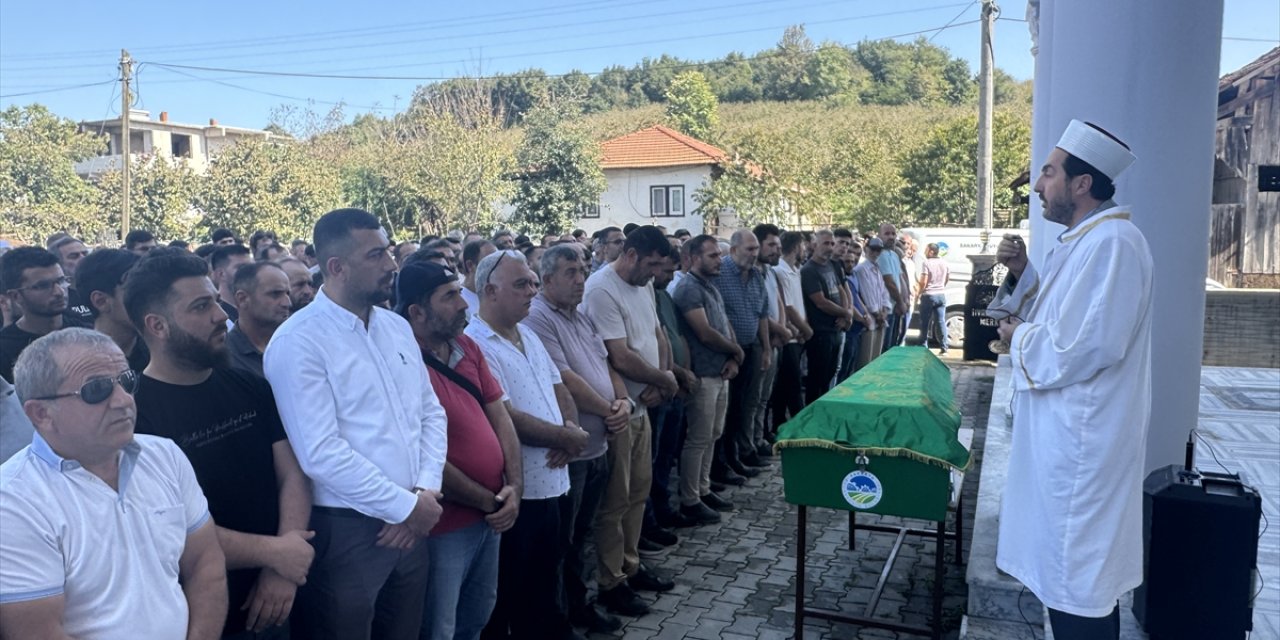 Sakarya'da makarna fabrikasındaki patlamada yaralanarak hastanede hayatını kaybeden işçi defnedildi