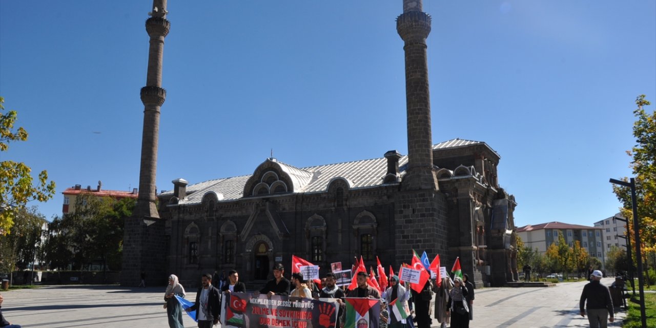 Kars'ta sağlık çalışanları Gazze için 47 haftadır "sessiz yürüyüş" yapıyor