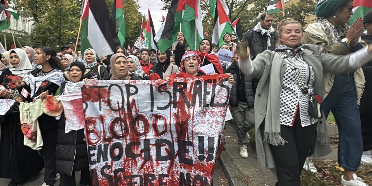 Almanya'da İsrail’in Gazze’de işlediği soykırım ve Alman polisinin şiddeti protesto edildi