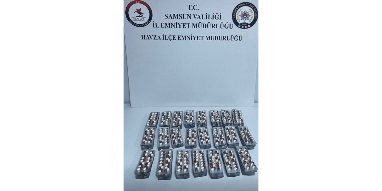 Samsun'da araçlarında 1270 sentetik ecza hapı bulunan 4 zanlı yakalandı