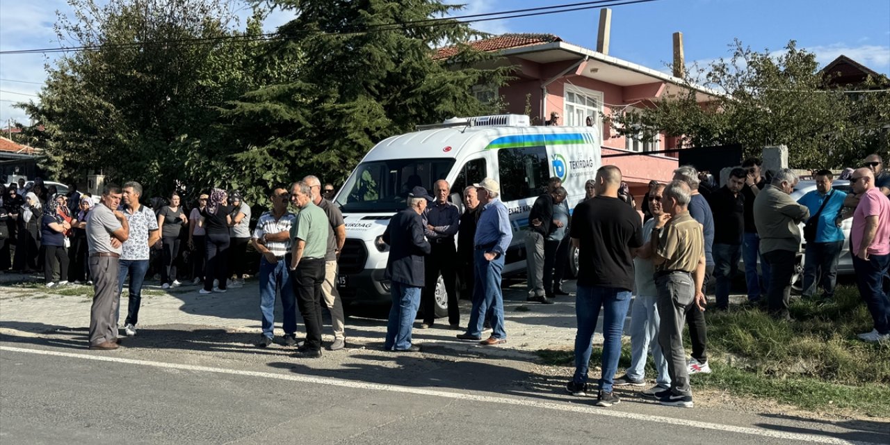 Tekirdağ'da silahlı saldırı sonucu yaşamını yitiren kadının cenazesi toprağa verildi