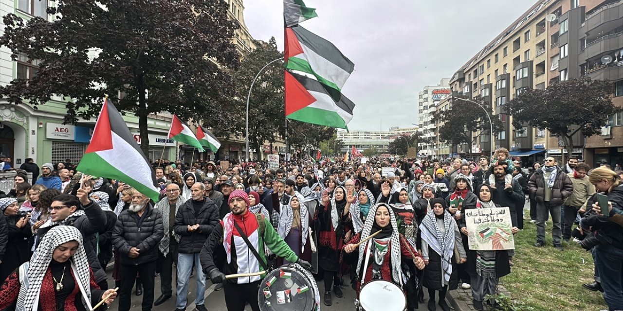 Almanya'da Filistin'e destek gösterisine katılanlara polis biber gazıyla müdahale etti