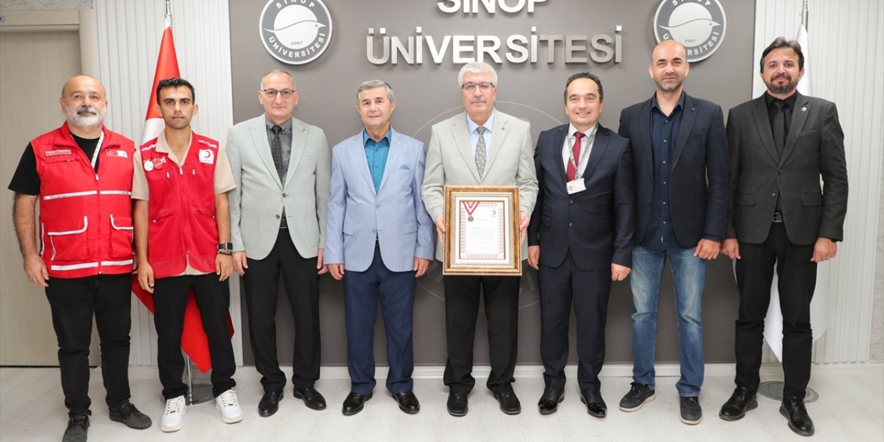 Türk Kızılay'dan Sinop Üniversitesi'ne bronz madalya