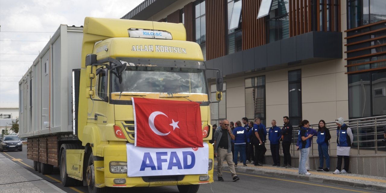 Kütahya'dan Bosna Hersek'e 60 konteyner gönderildi