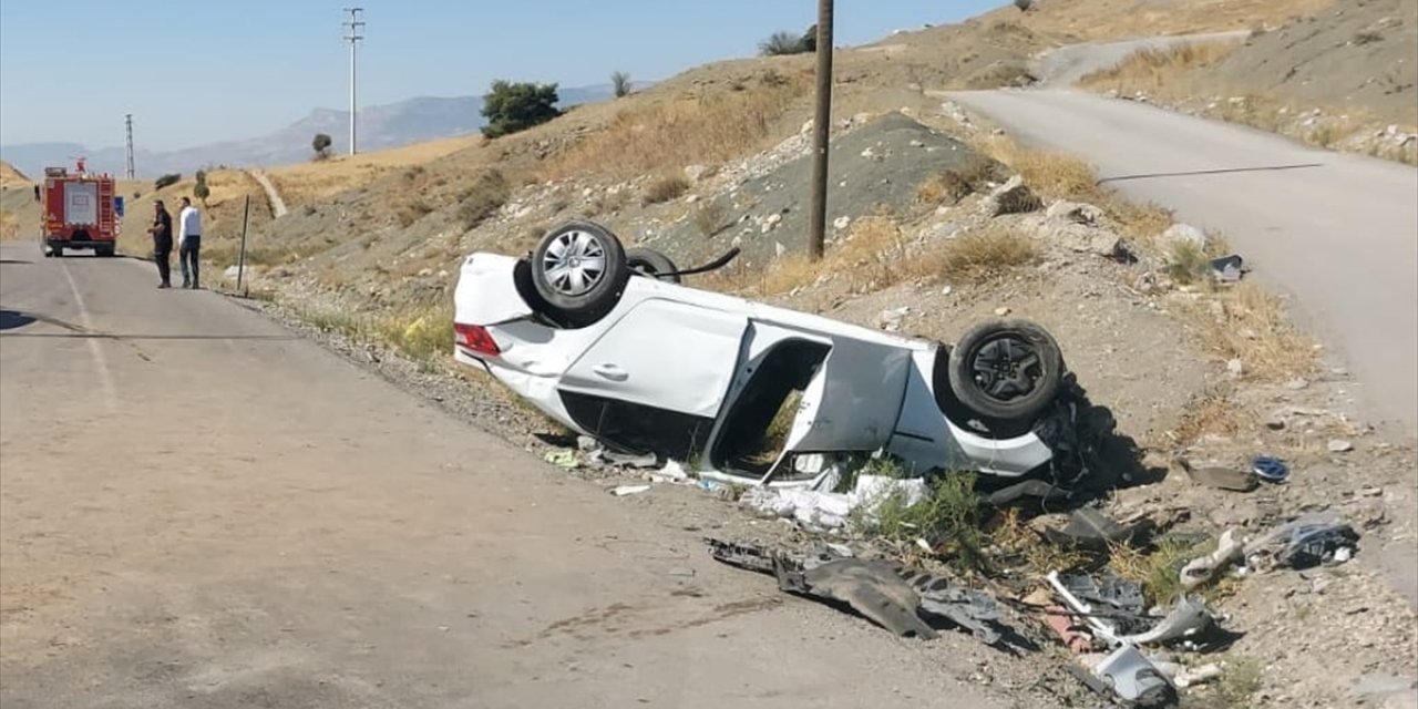 Şırnak'ta pikap ile otomobilin çarpıştığı kazada 3 kişi yaralandı