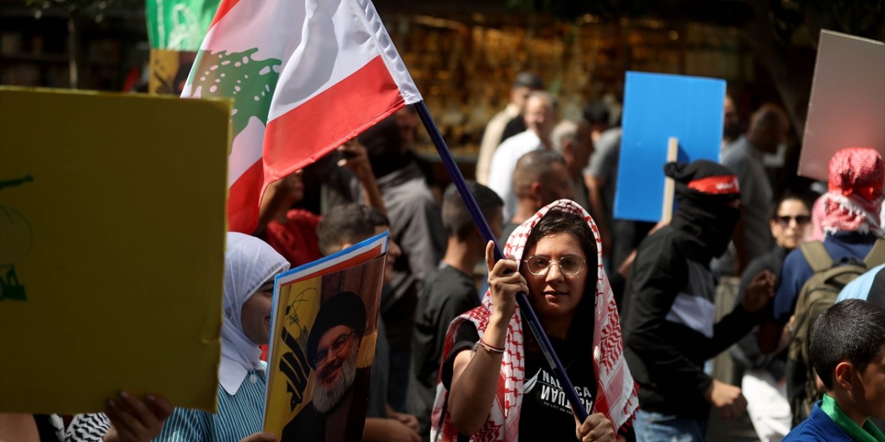 Batı Şeria'nın çeşitli yerlerinde İsrail'in Gazze Şeridi'nde sürdürdüğü soykırım savaşı protesto edildi