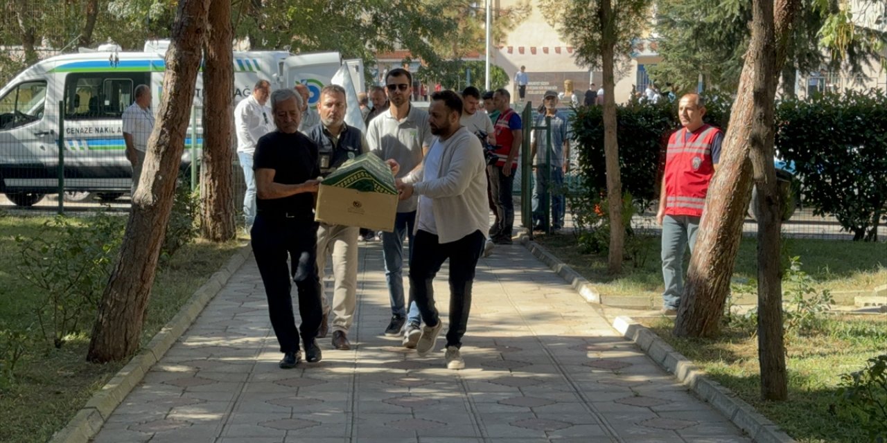 Tekirdağ'da cinsel istismar ve darp sonucu yaşamını yitiren Sıla bebeğin cenazesi toprağa verildi