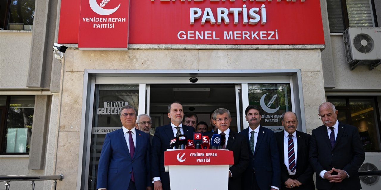 Gelecek Partisi Genel Başkanı Davutoğlu, Yeniden Refah Partisi Genel Başkanı Erbakan'ı ziyaret etti