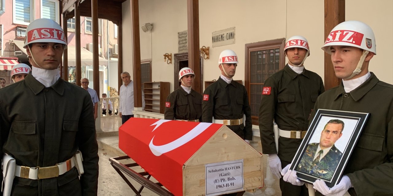 Kıbrıs gazisi emekli Binbaşı Hastürk, Balıkesir'de son yolculuğuna uğurlandı