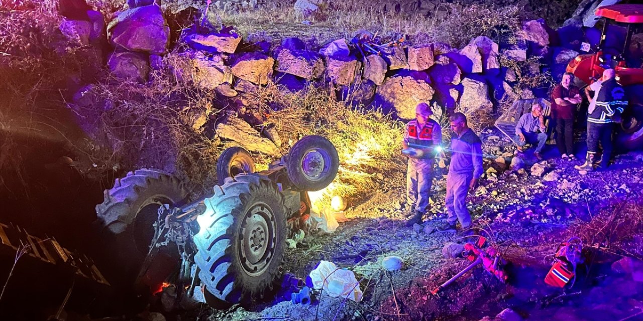 Gaziantep'te devrilen traktörün sürücüsü öldü, 1 kişi yaralandı