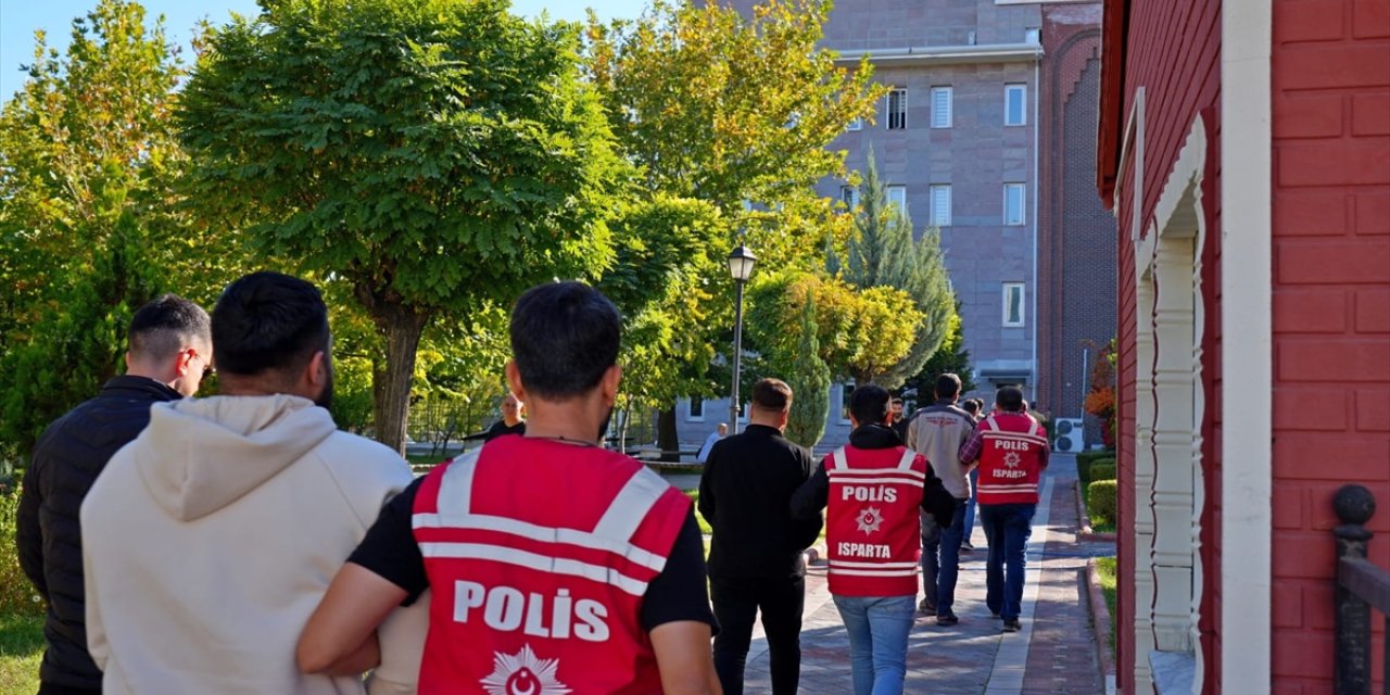 Isparta merkezli telefon dolandırıcılığı operasyonunda 8 kişi tutuklandı