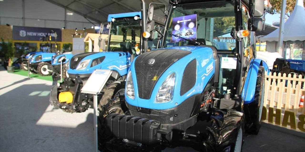 New Holland üç yeni traktörü ve otonom tarım robotlarını Bursa Tarım Fuarı'nda görücüye çıkardı