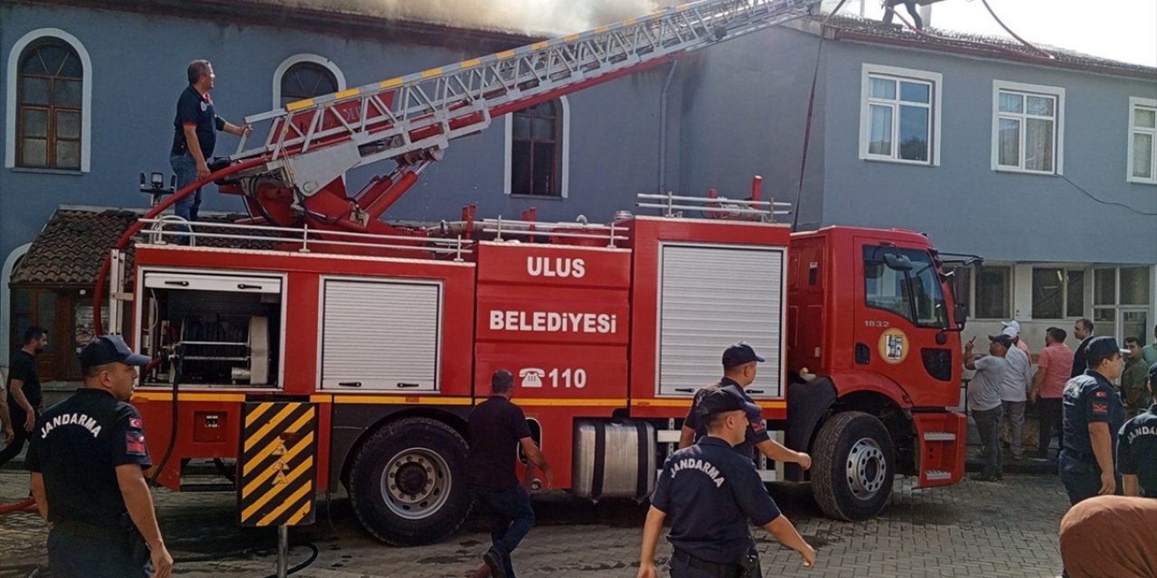 Bartın'da tarihi cami yangında ağır hasar gördü